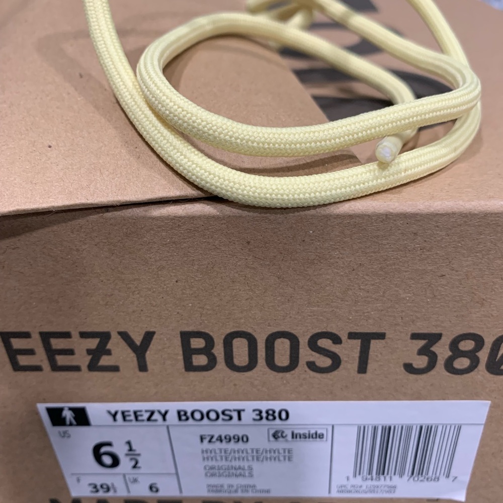 Yeezy - Picture 5 of 5